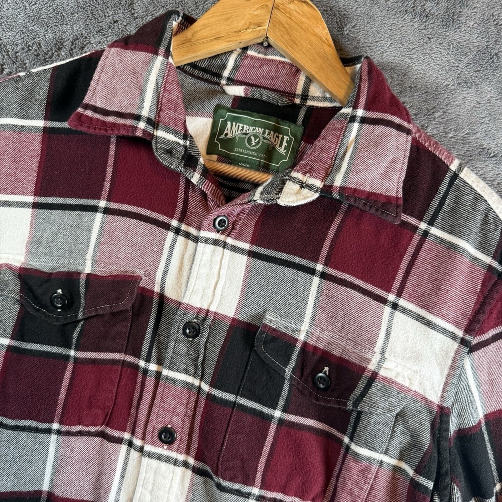 American Eagle Men's Plaid Red Black White Flannel Button-Up Shirt Size M